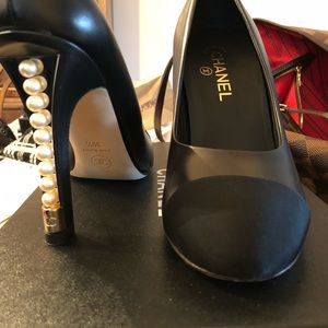 Chanel pumps with pearls. Size 39.5.